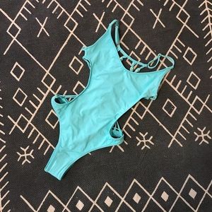 MONOKINI // BACKLESS